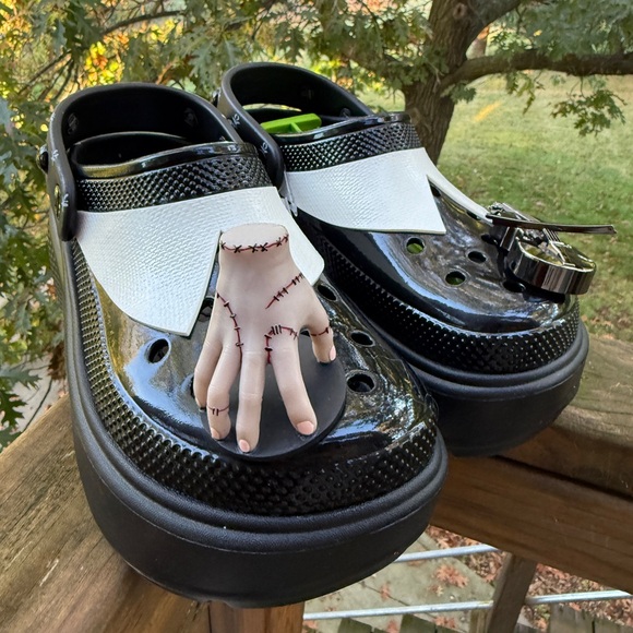 Crocs Wednesday Stomp Clog Hand Cello Goth Shoes Size Halloween Men7 Women 9 NWT - Picture 1 of 9
